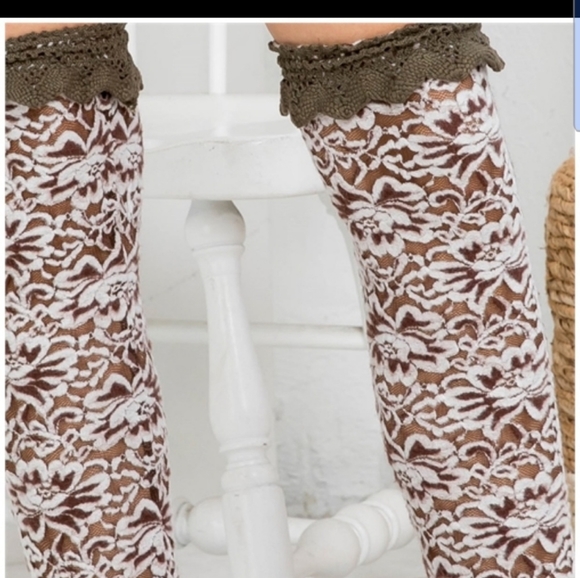 COPY - RYU A'REVE FLORAL. Lace Leg Warmers - Picture 5 of 5